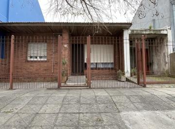 Casa · 75m² · 2 Dormitorios · 1 Cochera · Chalet 3 Amb. C/gge. Termas Huinco