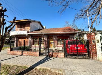 Casa de 5 ambientes, Almirante Brown · Chalet 5 Ambientes con Quincho y Pileta – Excelente Ubicación en Rafael Calzada