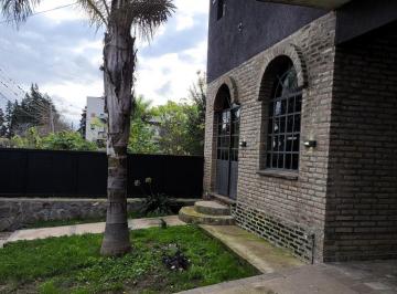 Casa · 220m² · 5 Ambientes · 1 Cochera · Casa en La Falda