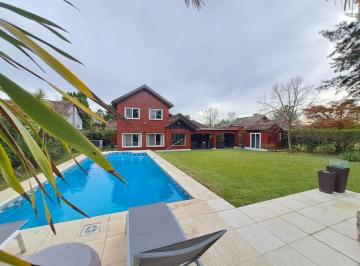 Casa de 6 ambientes, Esteban Echeverría · Venta de Casa Amoblada y Equipada en Echeverría del Lago Canning