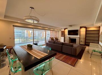 Departamento de 4 ambientes, Uruguay · Apartamento de Categoría, 3 Suites, en Carrasco Este