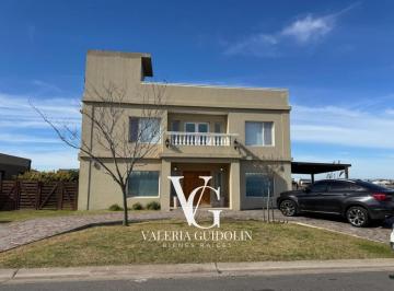 Casa · 262m² · 5 Ambientes · 2 Cocheras · Casa en San Sebastian a La Laguna Apto Credito