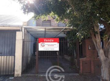 PH de 2 ambientes, Vicente López · Olivos. Venta. PH Tipo Duplex 3 Amb..amplio Jardin y Entrada de Auto