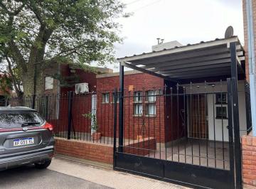 Casa · 65m² · 4 Ambientes · 1 Cochera · Lomas del Suquia II Casa 3 Dorm B. Cerrado Apto C