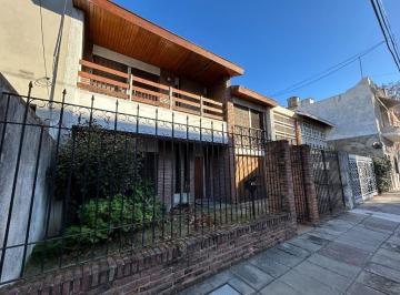Casa · 138m² · 3 Ambientes · 1 Cochera · Casas - Casa - Parque Chas, Capital Federal