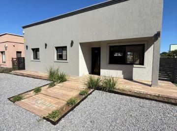 Casa de 4 ambientes, Miramar · Casa a Estrenar 3 Dorm. en Venta, Las Lomas