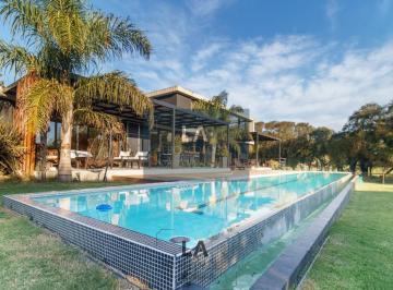 Campo · 1464m² · 5 Ambientes · Rumenco Exclusiva Casa en Venta