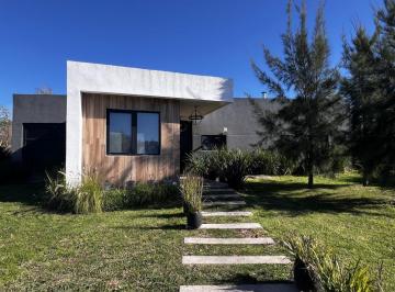 Campo · 240m² · 5 Ambientes · Rumenco Casa en Venta
