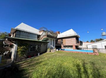 Casa · 222m² · 5 Ambientes · Venta Casa 4 Dorm. con Pileta - Funes, Santa Fe.