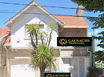 Casa · 262m² · 6 Ambientes · 1 Cochera · Chalet Ideal Profesional/comercial con Garage