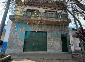 Casa de 4 ambientes, General San Martín · Casa con 2 Dorm. y 220 m² en Venta en Villa Lynch