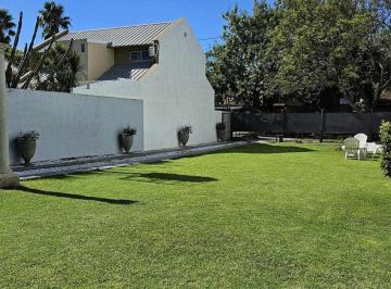 Casa · 124m² · 3 Ambientes · 1 Cochera · Oportunidad en Barrio El Zorzal: Casa con Detalles Premium y Amplio Terreno