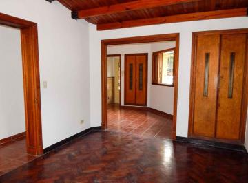 Imagen 1 - Casa en esquina de 2 plantas con patio, quincho y terraza en excelente ubicación. - · Casa en Esquina de 2 Plantas con Patio, Quincho y Terraza en Excelente Ubicación.