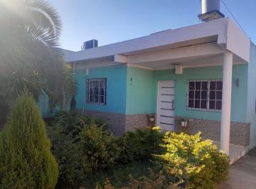 Casa · 150m² · 3 Ambientes · Casa Tres Ambientes Venta Longchamps con Parque