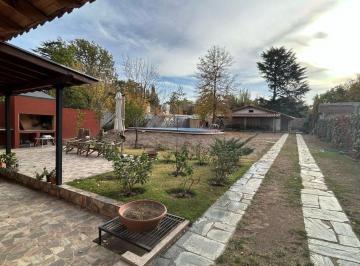 Casa · 292m² · 3 Ambientes · 1 Cochera · Se Vende Casa en Chacras de Coria, Mendoza