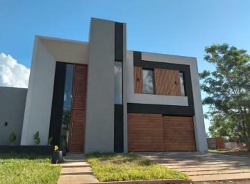 Casa · 272m² · 7 Ambientes · 2 Cocheras · Moderna Casa de 3 Dorm. en Venta