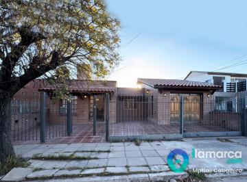 Casa · 217m² · 8 Ambientes · 3 Cocheras · 4 Dorm. en Barrio Chateau, 2 Casas en 1 Todo en Pb y Renovado
