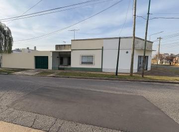 Casa de 4 ambientes, Morón · Casa con Local Comercial en Esquina – 240 m² – Ideal Vivienda + Emprendimiento