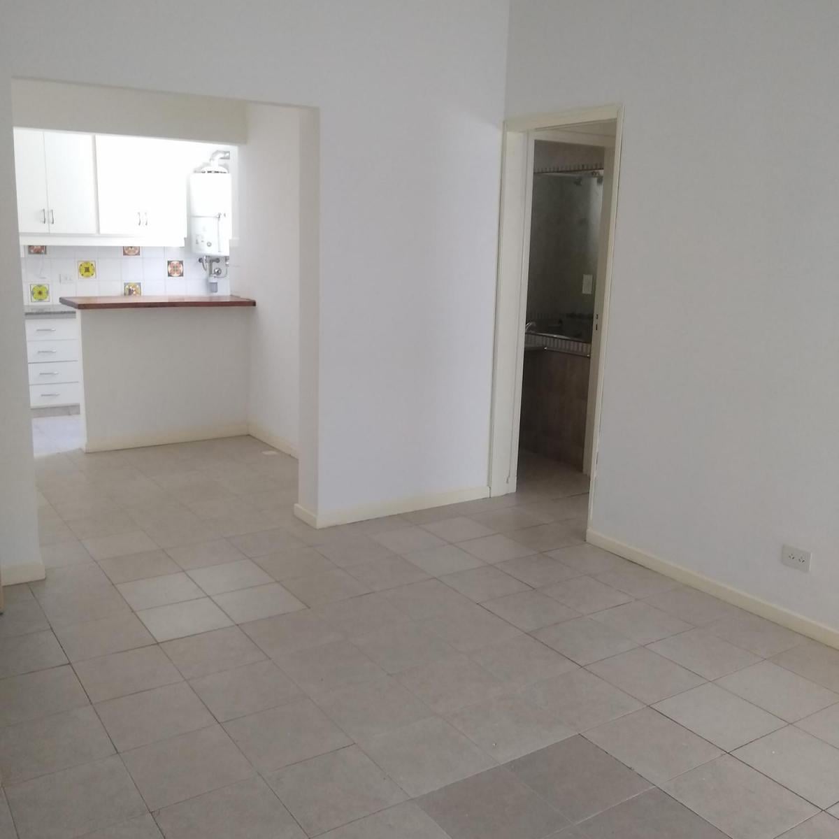 Depto 3 amb, 50m² en La Perla, luminoso y en excelente estado
