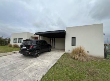 Casa · 203m² · 4 Ambientes · 2 Cocheras · Impecable Casa en El Cantón Golf – Diseño y Confort en Una Planta