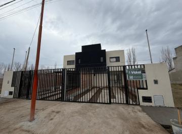 Casa · 114m² · 4 Ambientes · 2 Cocheras · Venta Duplex Calle Resistencia, Ayres de Septiembre, Cipolletti