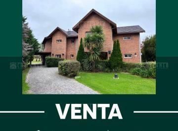 Casa · 375m² · 6 Ambientes · 2 Cocheras · Casa en Venta en La Martona, Cañuelas, Resto de La Provincia