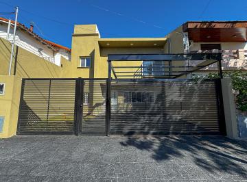 Casa de 5 ambientes, Morón · Casa 6 Ambientes a Estrenar con Pileta en Castelar