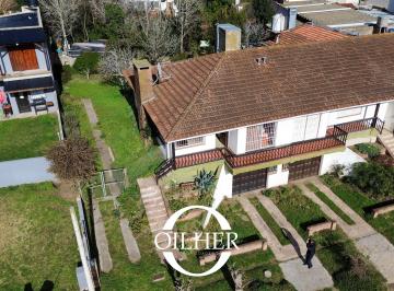 Casa de 3 ambientes, Villa Gesell · Venta de Casa con Parque en Villa Gesell, Zona Residencial.