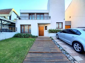 Casa de 5 ambientes, Morón · Casa 5 Ambientes con Pileta en Castelar