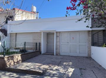 Casa de 6 ambientes, Córdoba · Casa en Alquiler - Op. Oficinas