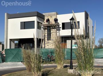 Casa · 186m² · 5 Ambientes · Venta - Casa 2 Plantas de Pozo - Pilar del Este