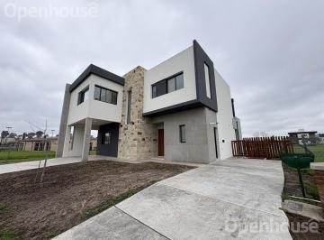 Casa · 186m² · 5 Ambientes · 3 Cocheras · Venta - Casa 2 Plantas - Santa Elisa - Pilar del Este - Financiada a 5 Años