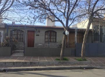 Casa · 190m² · 8 Ambientes · 2 Cocheras · Casa 3 Dorm. Cochera B°teodoro Fels