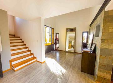 Casa · 270m² · 8 Ambientes · 3 Cocheras · Venta Casa 3 Dorm Tejas del Sur 3 Apto Credito