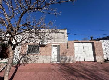Casa · 121m² · 6 Ambientes · 1 Cochera · Casa en Venta Zona Shopping Terminal