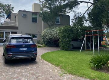 Casa · 206m² · 4 Ambientes · 2 Cocheras · Venta de Casa 4 Ambientes Apto Crédito