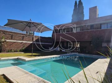 Casa de 5 ambientes, Córdoba · 2 Casas Impecables Sobre El Mismo Terreno, 3 Dorm. C/u, 2 Cocinas, 2 Living, 6 Baños, Pileta, Jardín