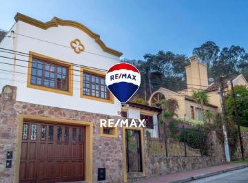 Casa · 230m² · 5 Ambientes · 2 Cocheras · Casa 3 Dorm. Alquiler Zona Shopping Alto Noa