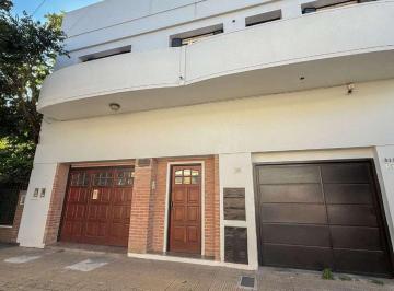 Casa · 197m² · 8 Ambientes · 3 Cocheras · Venta Casa 5 Amb con Depto 3 Amb Sobre Mismo Lote