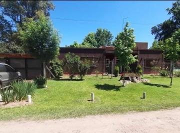 Casa · 150m² · 4 Ambientes · 3 Cocheras · En Venta Casaquinta en La Reja Sobre Lote de 600 m² F: 9445