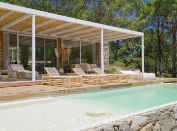 Casa · 330m² · 6 Ambientes · 6 Cocheras · Casa en Laguna Escondida - Jose Ignacio