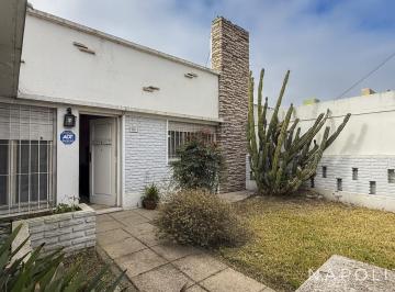 Patio delantero · Casa en Manuel B Gonnet