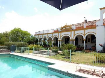 Casa de 4 ambientes, San Lorenzo · Espectacular Casa en El Tipal