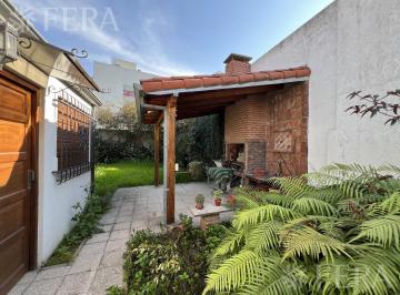Casa · 200m² · 4 Ambientes · 1 Cochera · Venta Casa 4 Ambientes con Cochera y Fondo con Quincho en Bernal
