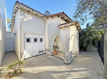 Casa · 2 Dormitorios · 2 Cocheras · Casa en Alquiler