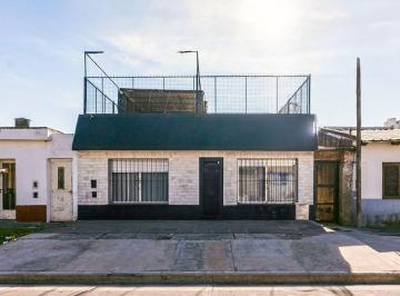 Casa · 78m² · 4 Ambientes · Venta - Casa 2 Dorm., Patio Seco y Terraza - Las Heras, Rosario.