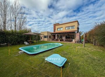 Casa · 228m² · 5 Ambientes · Importante Residencia Sobre Gran Terreno - Arenas del Sur