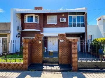 Casa · 237m² · 12 Ambientes · 5 Cocheras · Casa - Rosario
