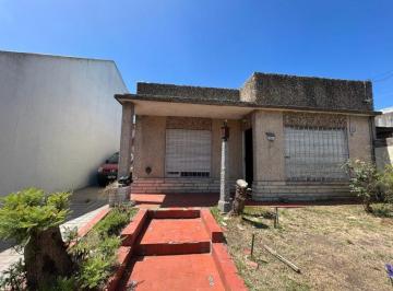 Casa de 4 ambientes, Almirante Brown · Linda Casa 4 Ambientes en Buena Zona