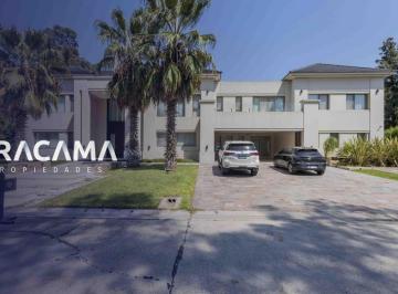 Casa · 881m² · 7 Ambientes · 2 Cocheras · Casa en Venta en Saint Thomas Este Oeste - Canning